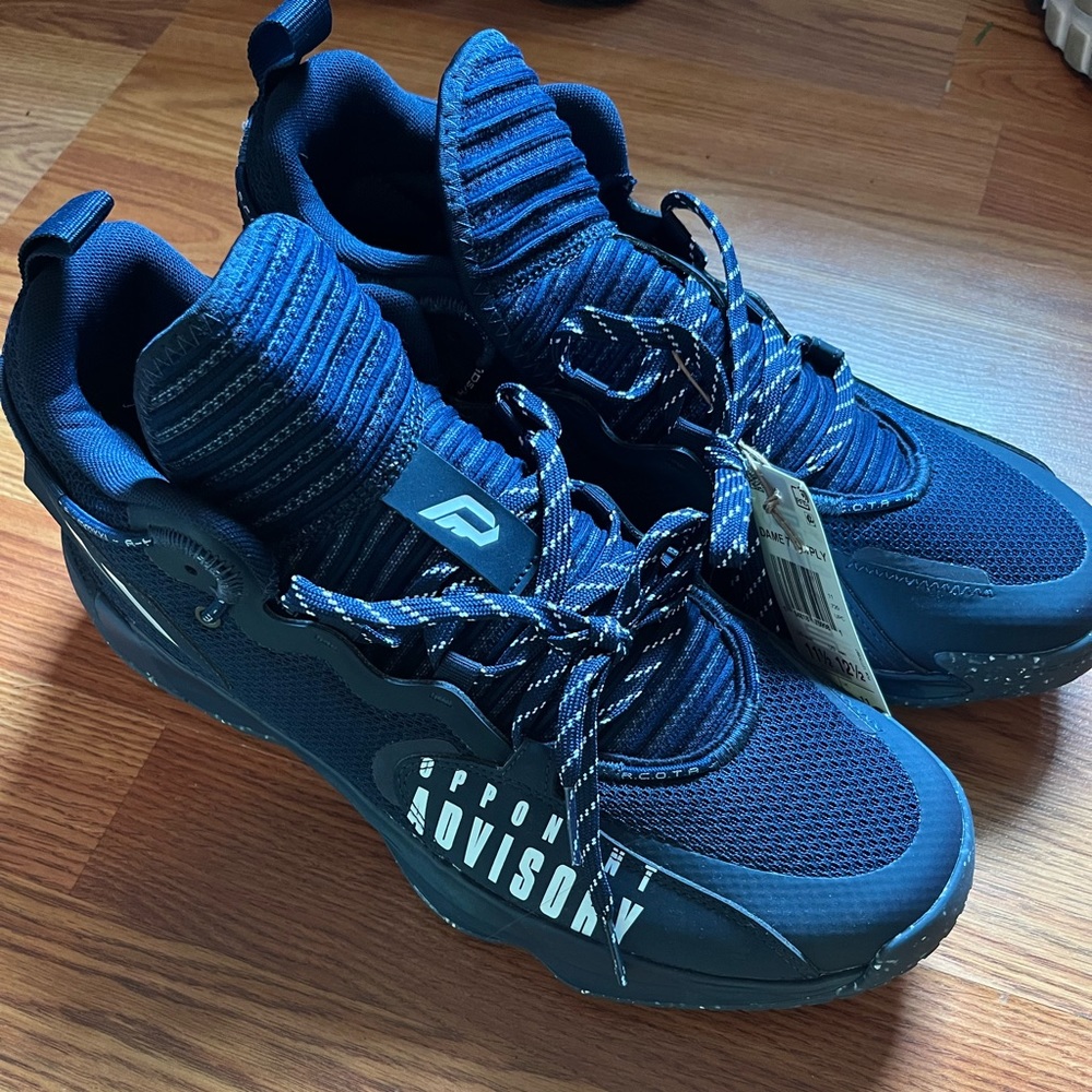 Size 11 1/2, Dame 7s.